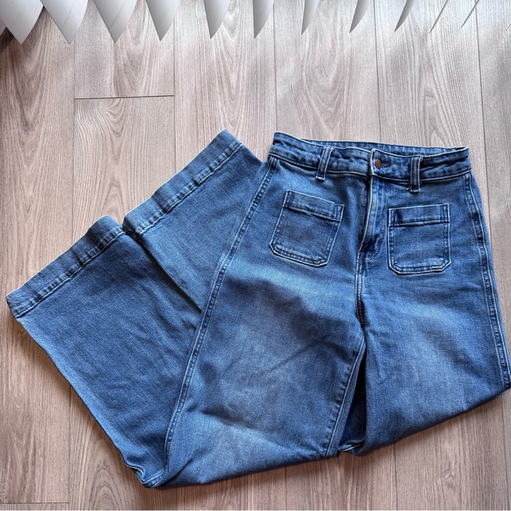 Old Navy Extra High-Rise Wide Leg Jeans in Medium Wash Blue
